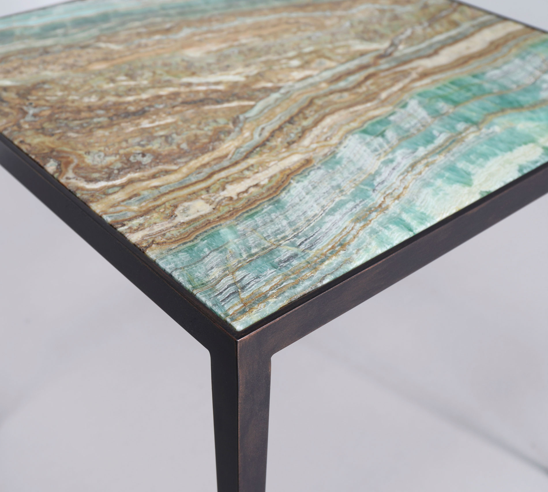 Antique Bronze finish base with Onice Smerelda marble top