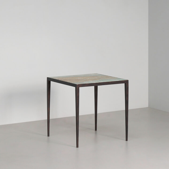 Antique Bronze finish base with Onice Smerelda marble top