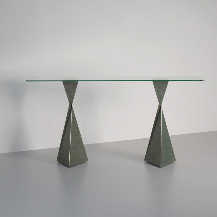 Avalon Console finished in "Russian Green"