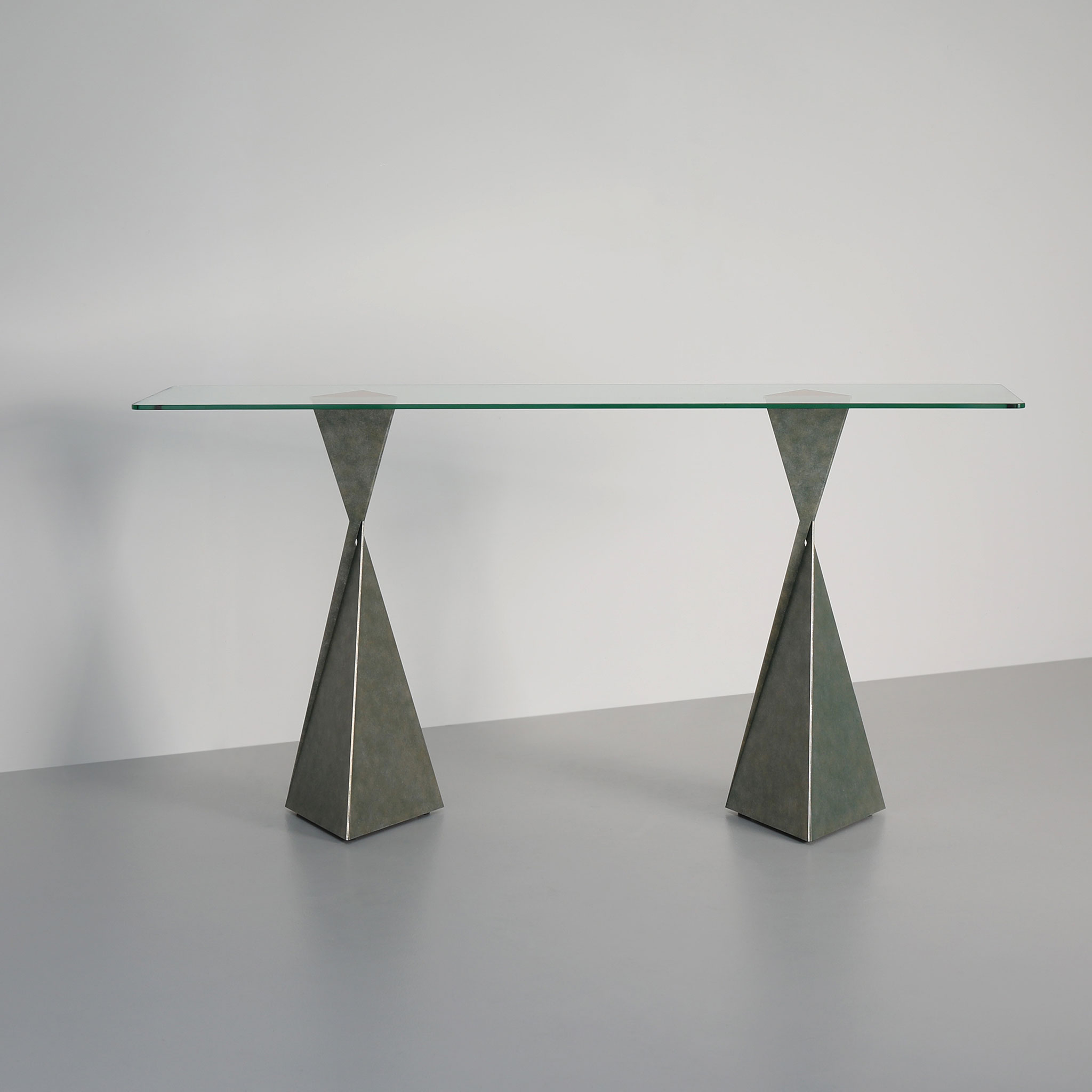 Avalon Console finished in "Russian Green"