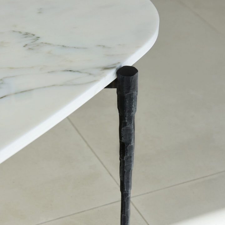 Cloud-coffee-calacatta-oro-black-patina-detail