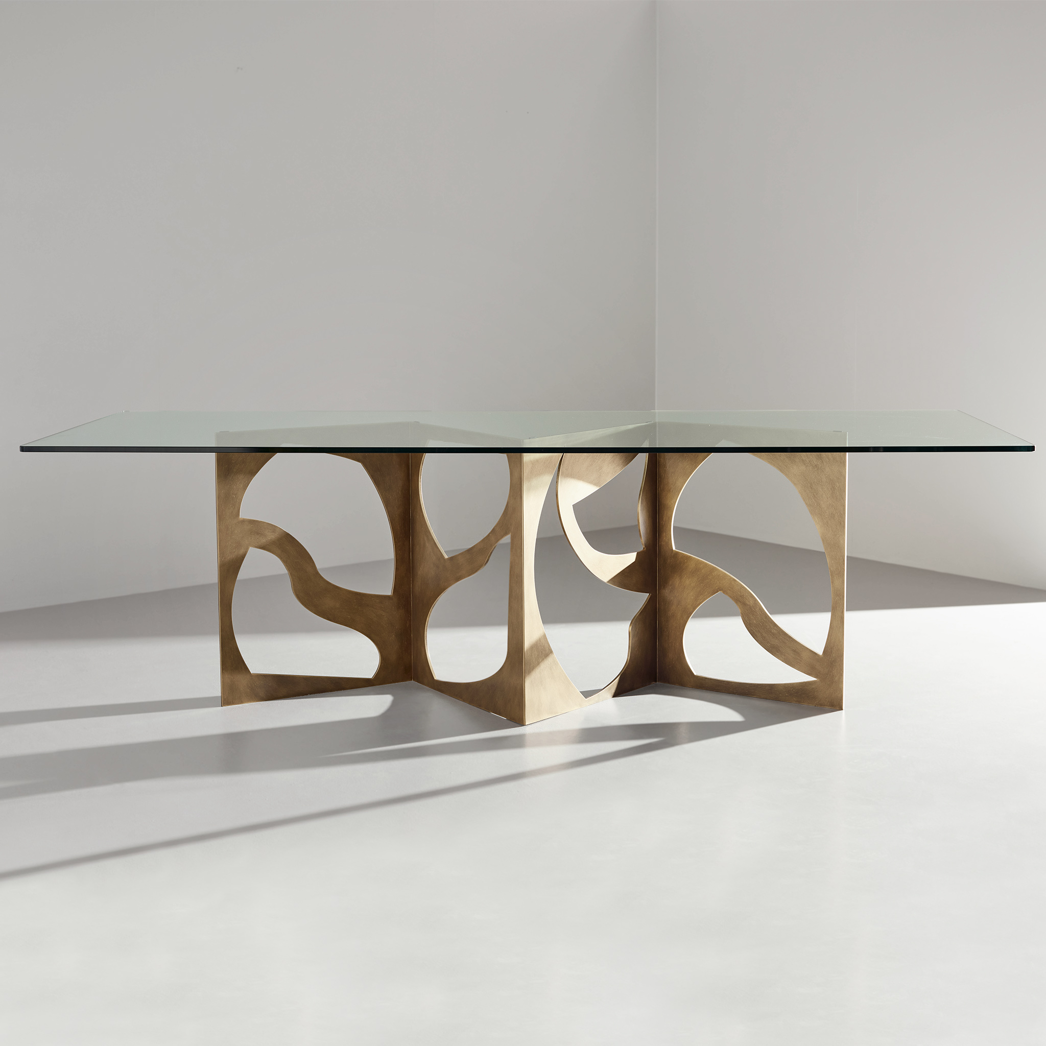 Finished in "Florentine Gold" with a clear glass top