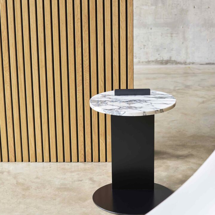 Finished in "Anthracite" with Arabescato top 