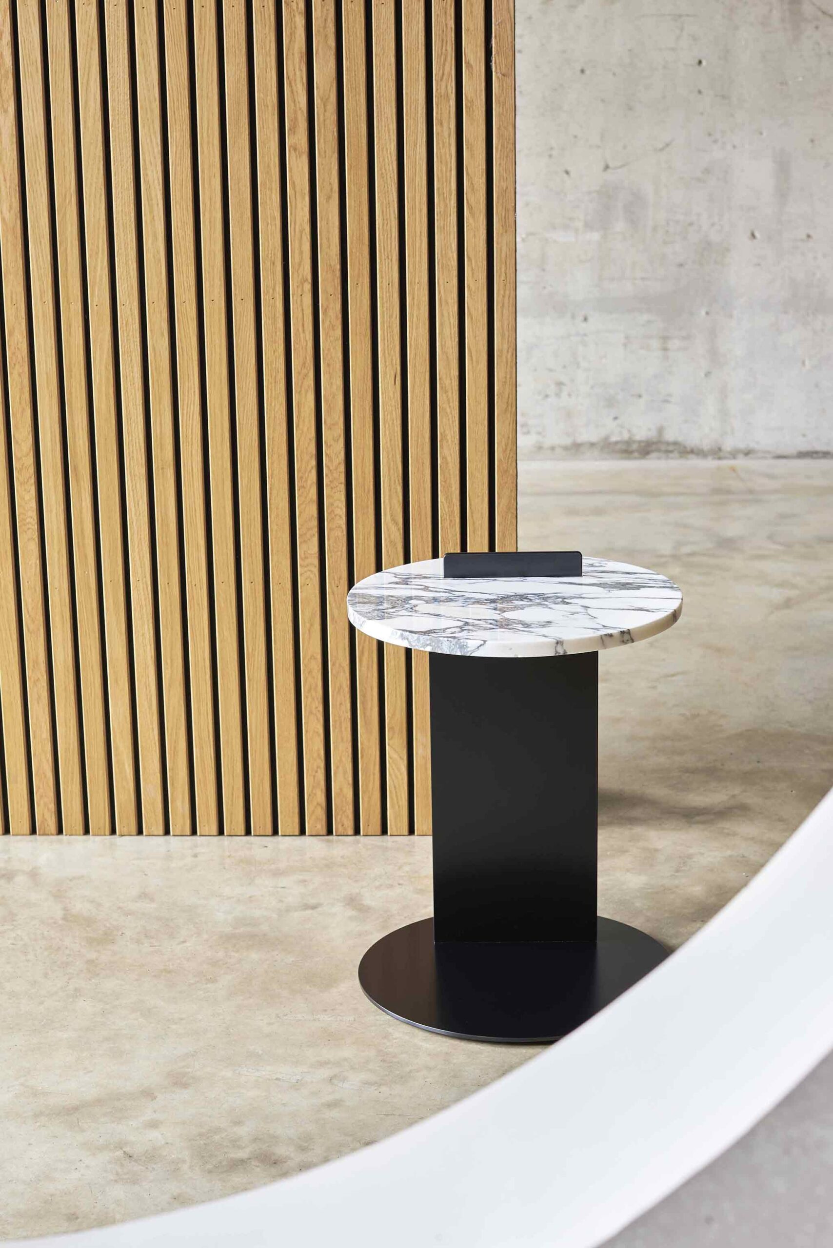 Finished in "Anthracite" with Arabescato top 