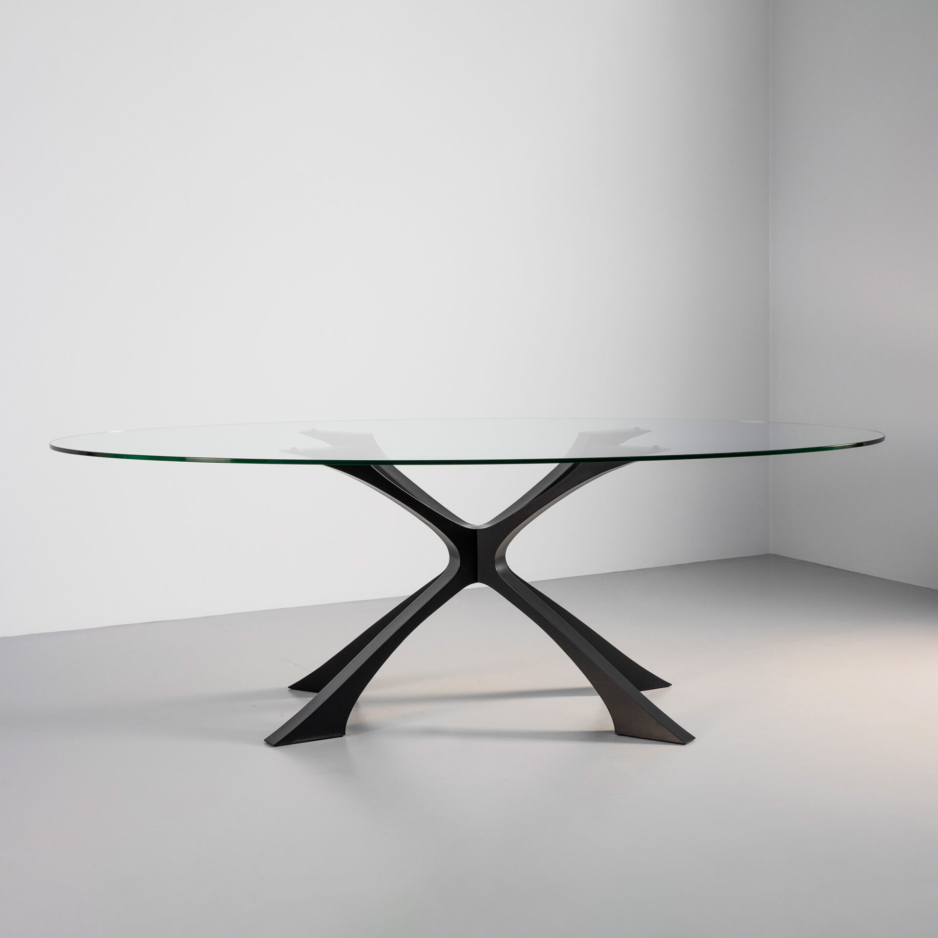 Exe-Oval-Dining-Charcoal