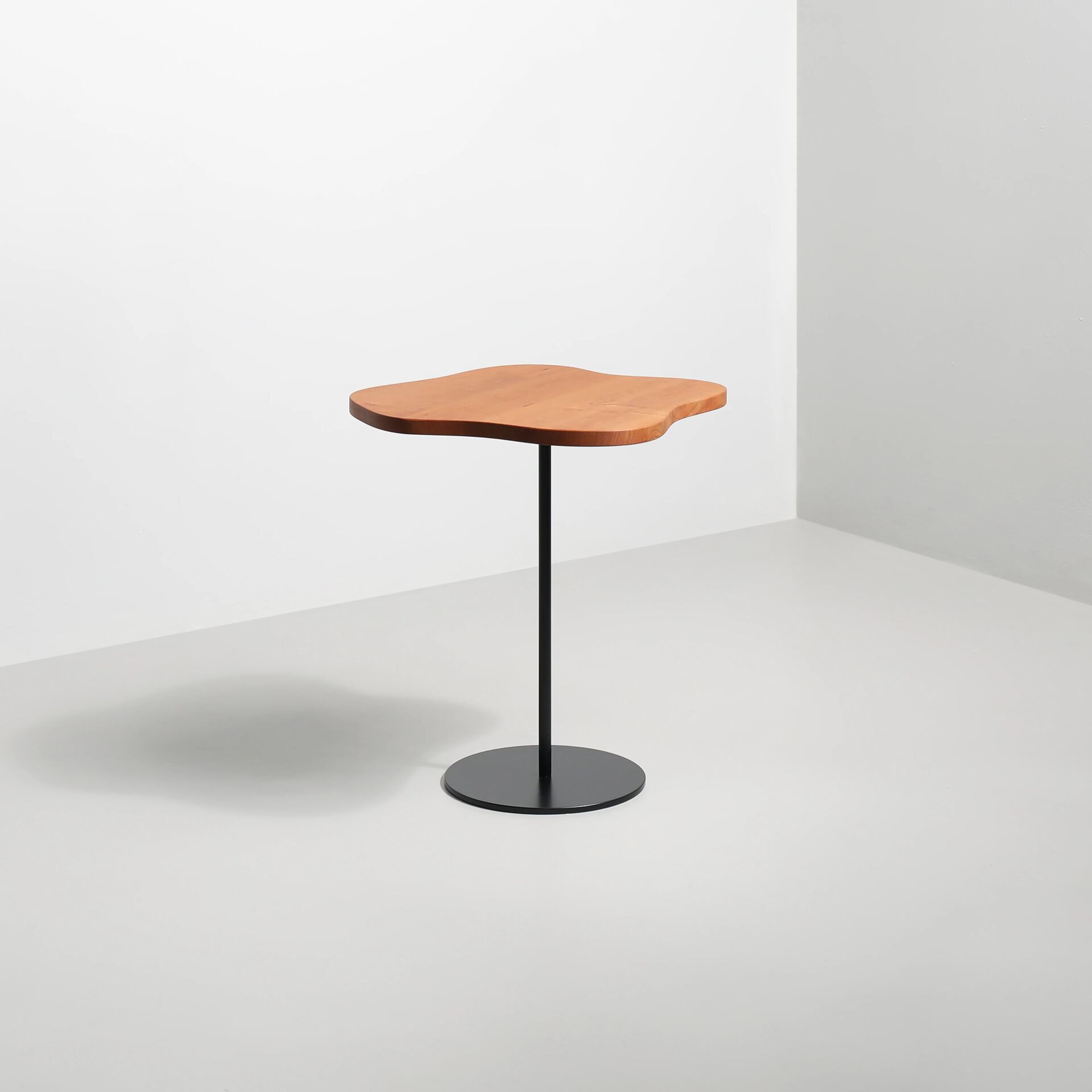 Short Lily Cocktail Table with "Cherry" top
