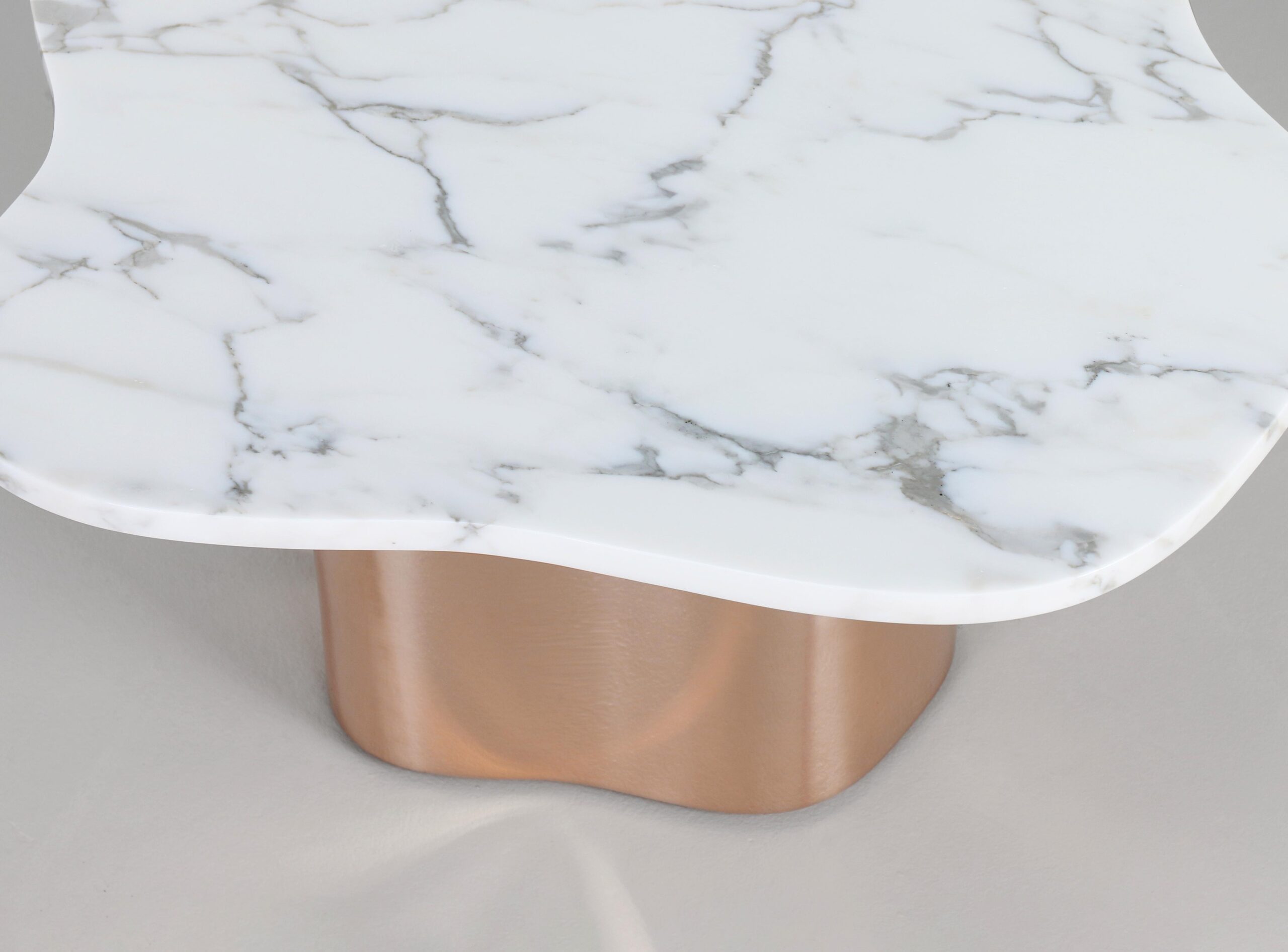 Made in Polished Bronze with an Arabescato marble top