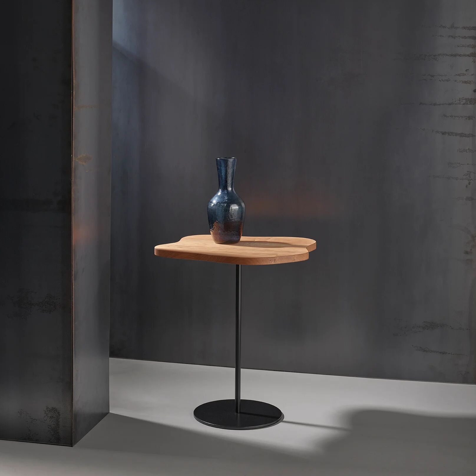 Lily cocktail table, finished in "Anthracite" with Cherry top