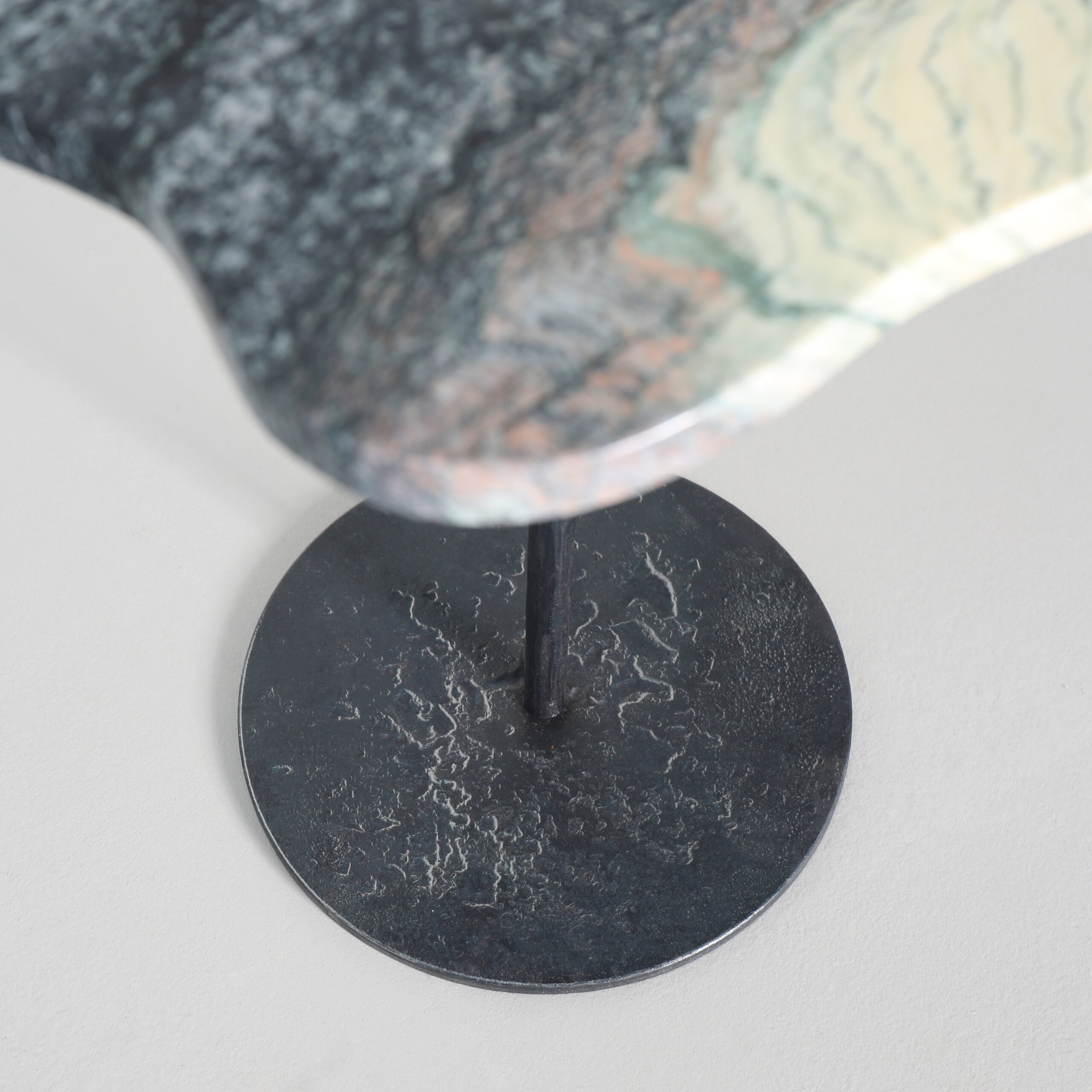 Lily cocktail table with a Rosso Luana Verde marble top + Moon stem and base