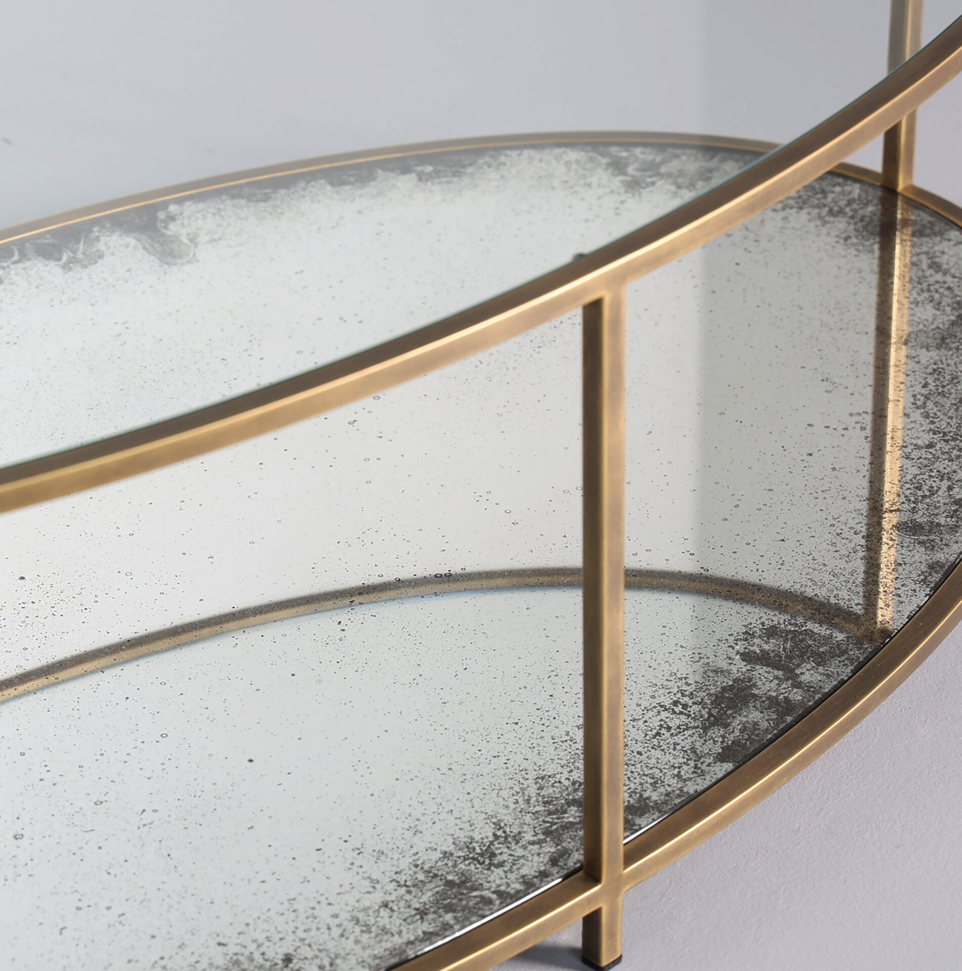 Finished in "Florentine Gold" with Antiqued mirrored shelf