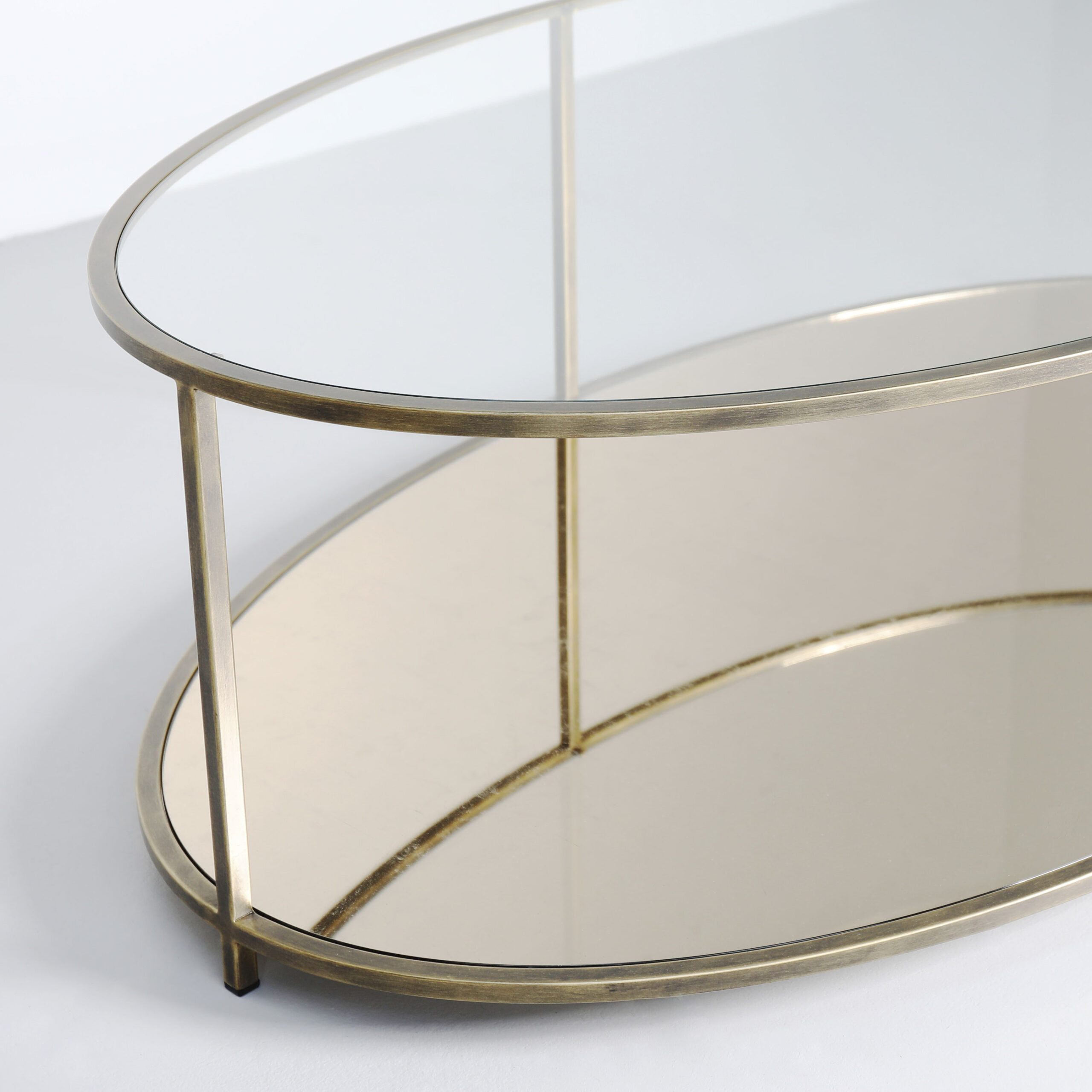 Finished in "Florentine Gold" with a "Champagne Verre Eglomise" glass shelf