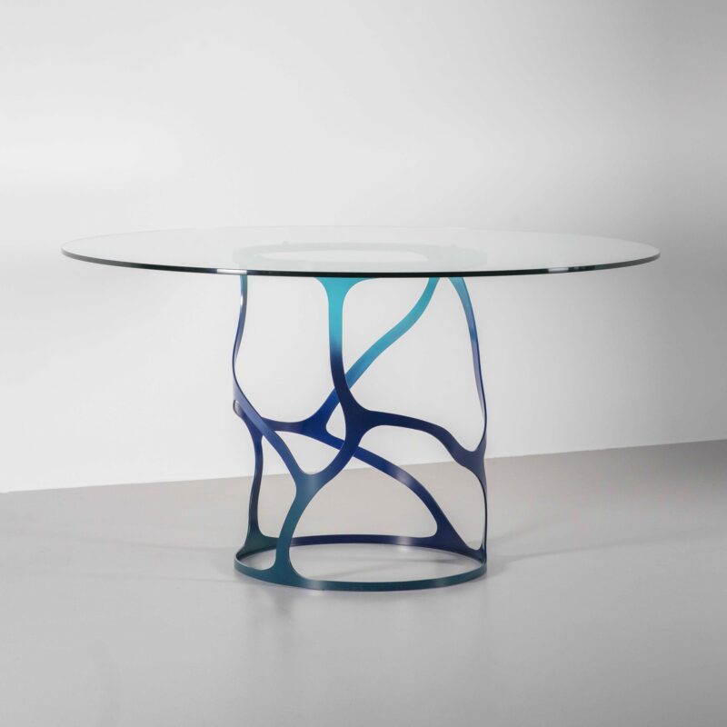 Papillon round dining table