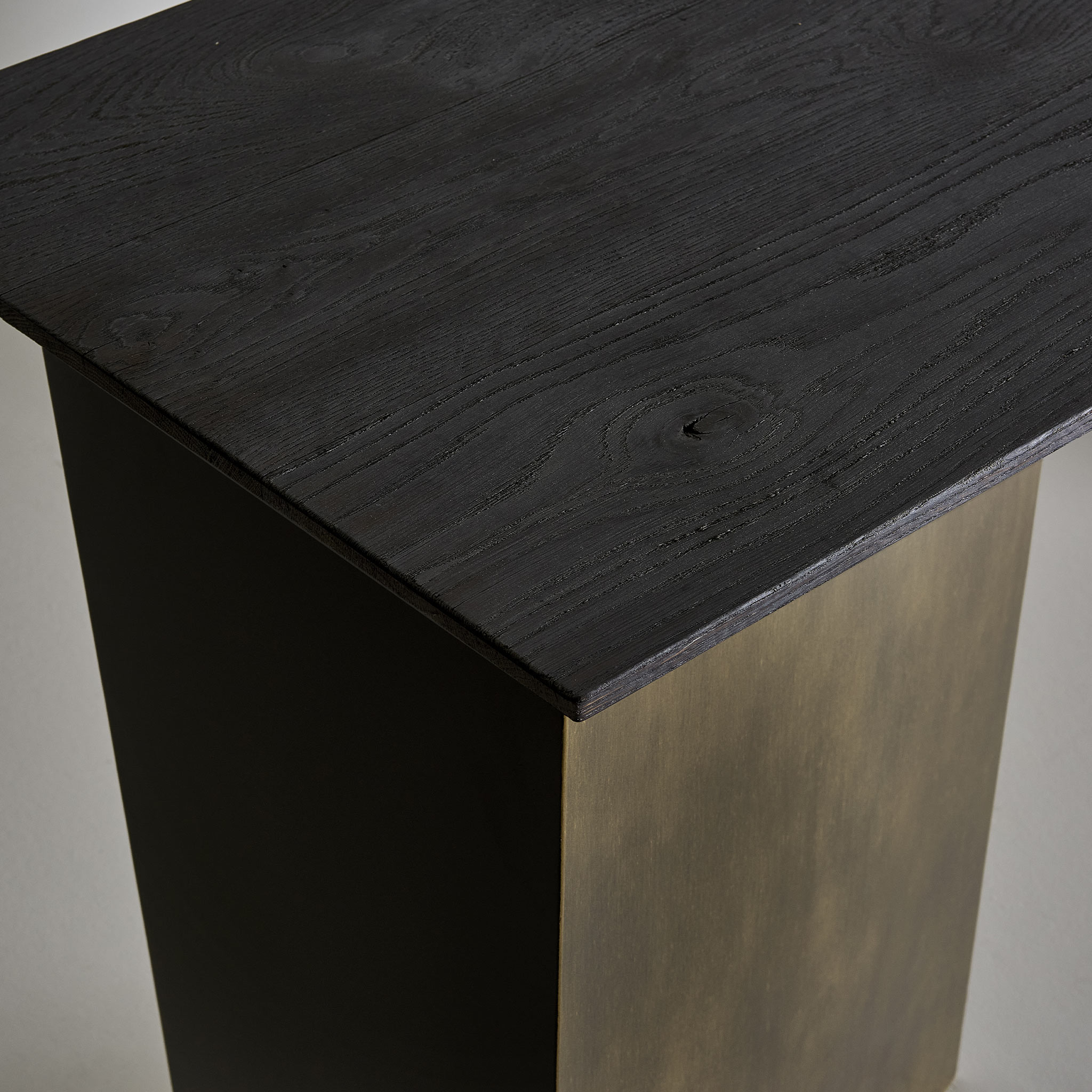 Finished in "Charcoal" and "Florentine Gold" with a "Ebonised Oak" 