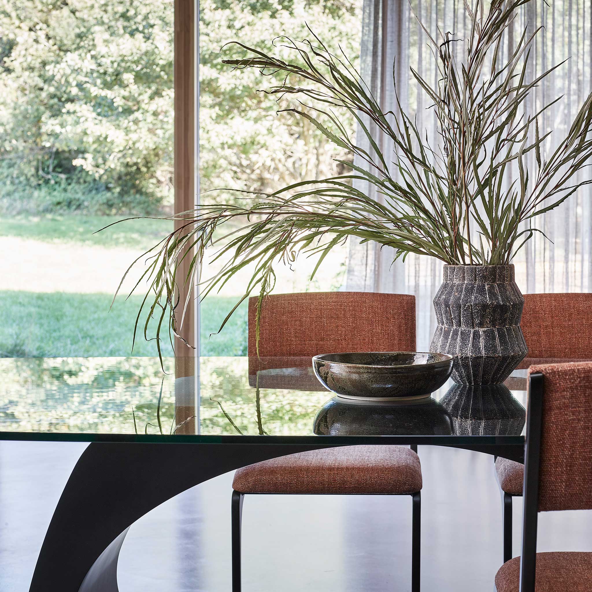 SKYE_BLACK_DINING_TABLE_Angel_CHAIRS-detail