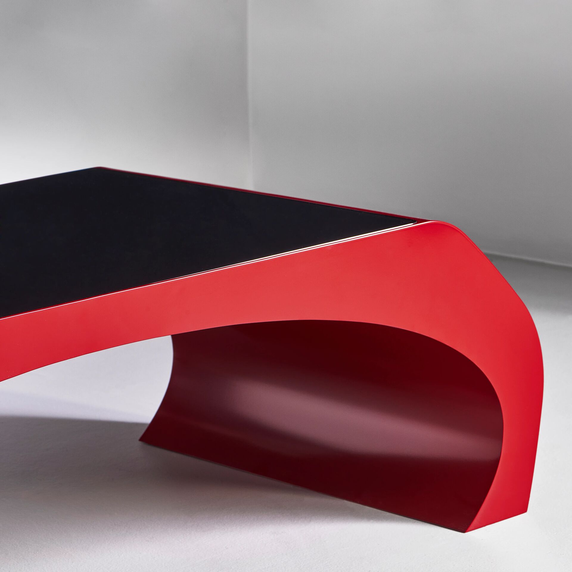 Finished in "Tuscan Red" with black glass top