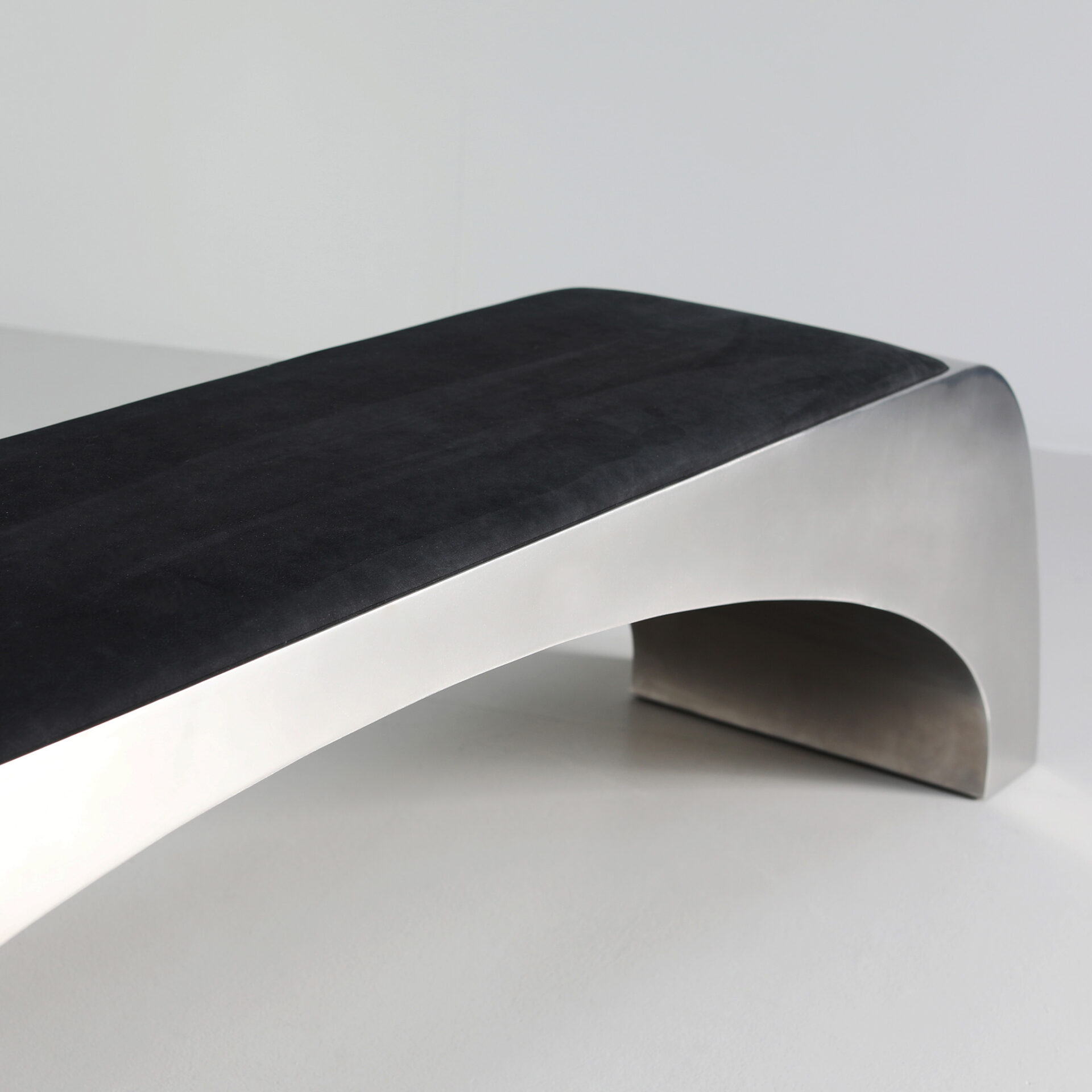 Skye-Upholsterd-Bench-detail