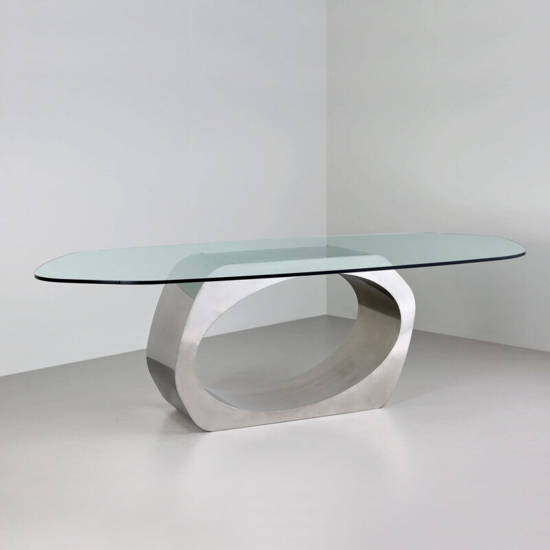 Skye dining table