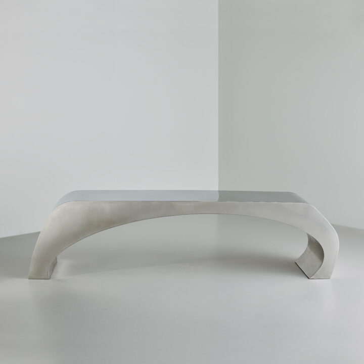 Made in stainless steel
with a satin polish