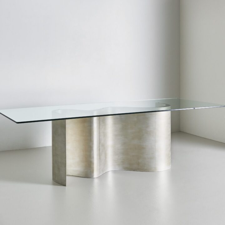 Finished in "Moon Silver" with a standard glass top